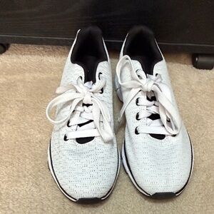 Tommaso Cycling Shoes SPD Compatible Womens 9 White Black Road Spin Peloton